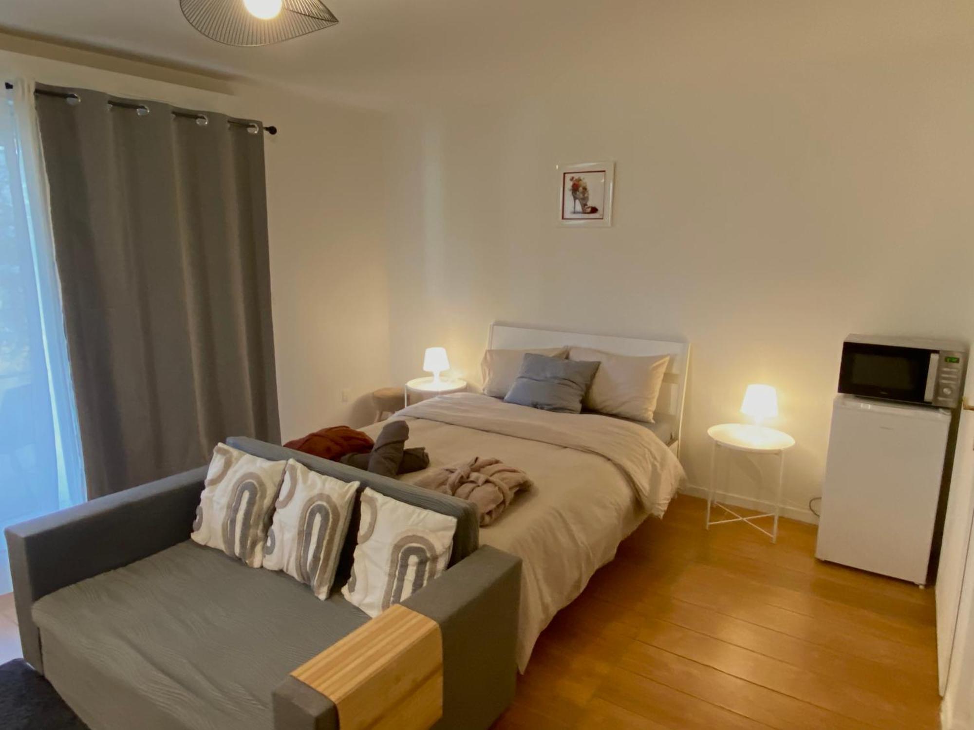 Cozy Riverfront Living, 5-Min Walk To Riverside Train 뇌이-플레장스 외부 사진